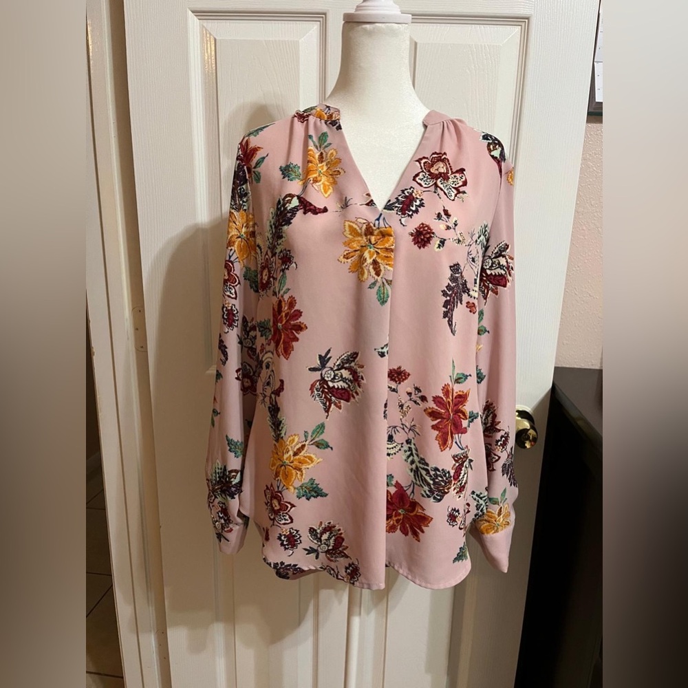 Soho Jeans New York & Company Blouse Size Medium Flower Pattern (F)
